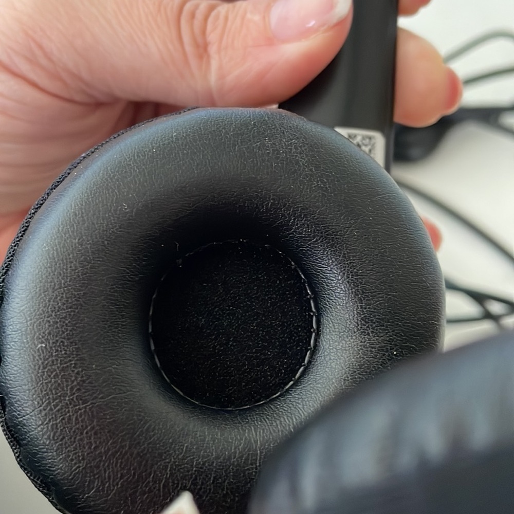 Logi Headset - Picture 2 of 4